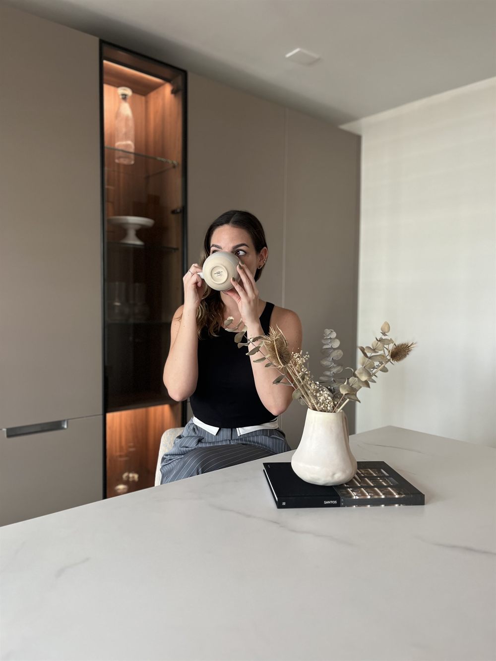 Josefa Taladriz en una cocina remodelada